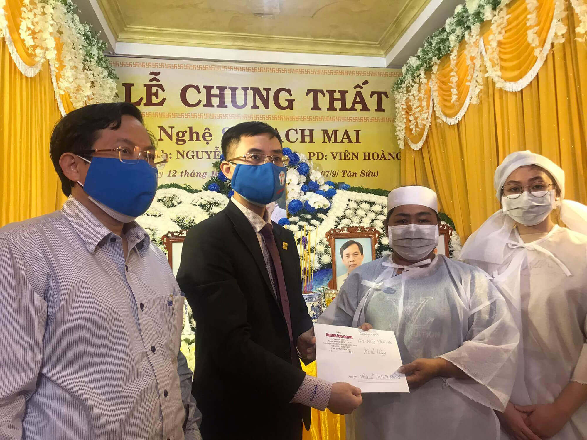 "Mai Vàng nhân ái" thăm gia đình 5 nghệ sĩ qua đời trong đợt dịch Covid-19 3 Mai Vàng nhân ái thăm gia đình 5 nghệ sĩ qua đời trong đợt dịch Covid-19 - Ảnh 2.